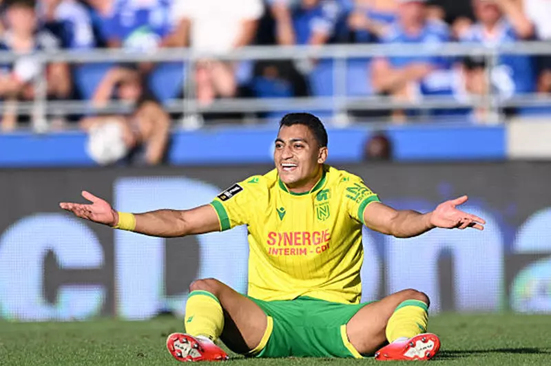 العربي يهدد مركز مصطفى محمد في نانت