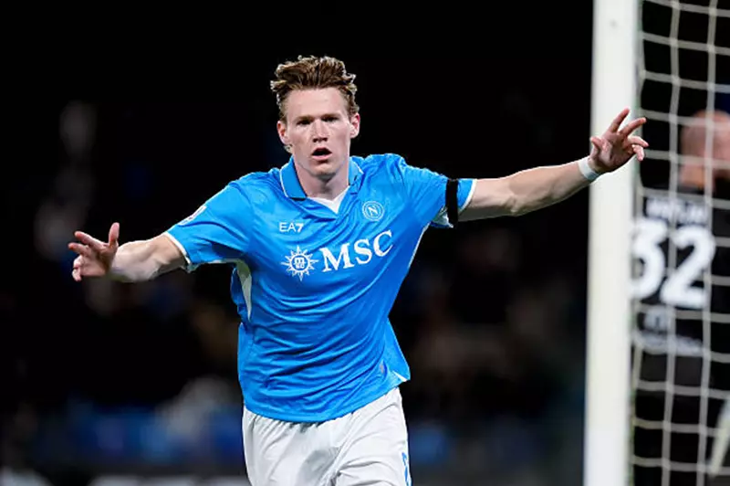 توتنهام يستهدف إعادة مكتومناي للدوري الإنجليزي